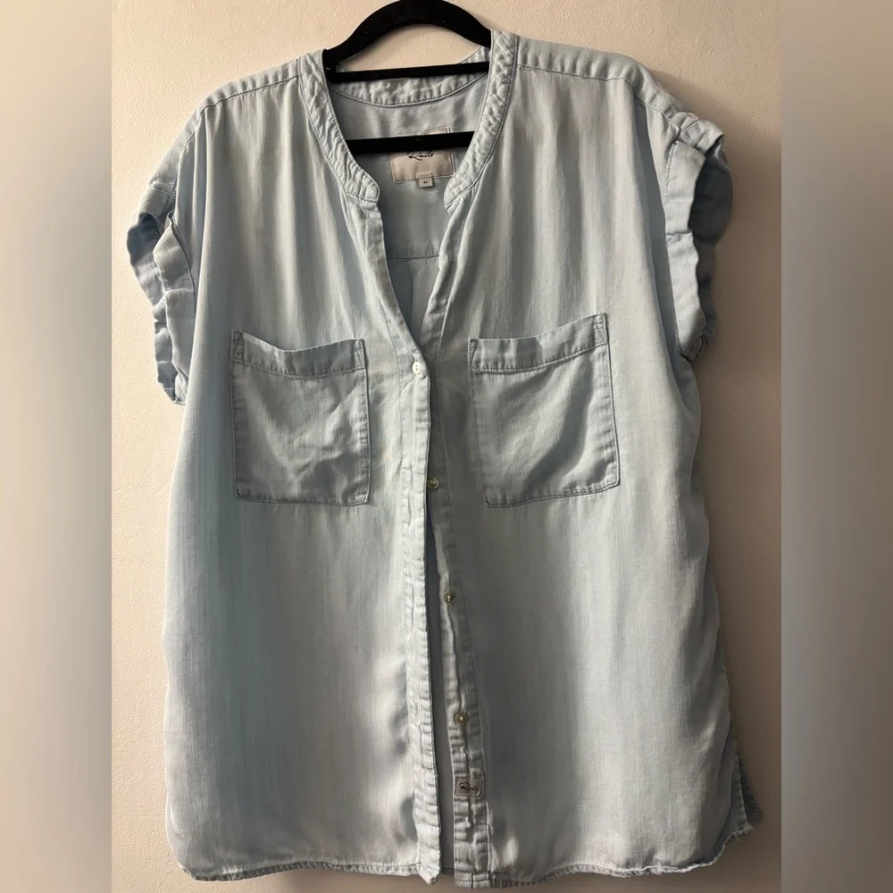 Rails Light Blue Button-Up Women's Top - Picture 1 of 3